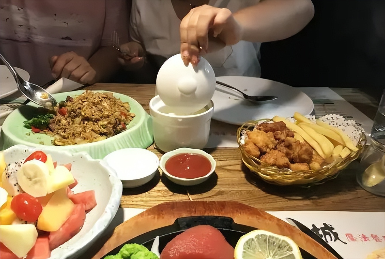 什么酒比较好喝又实惠,请人吃饭不知道买什么菜合适