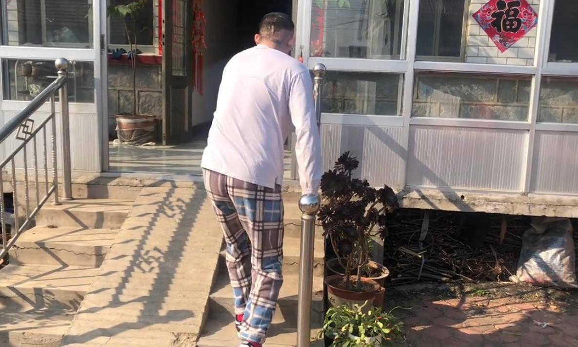 从体校顶级男神到“容貌尽毁”的病人，这个男孩经历了什么？