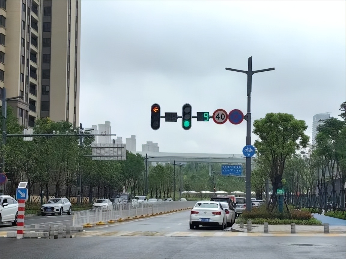 什么样的路段可以看到最低限速牌,当道路上出现两种限速标志怎么办