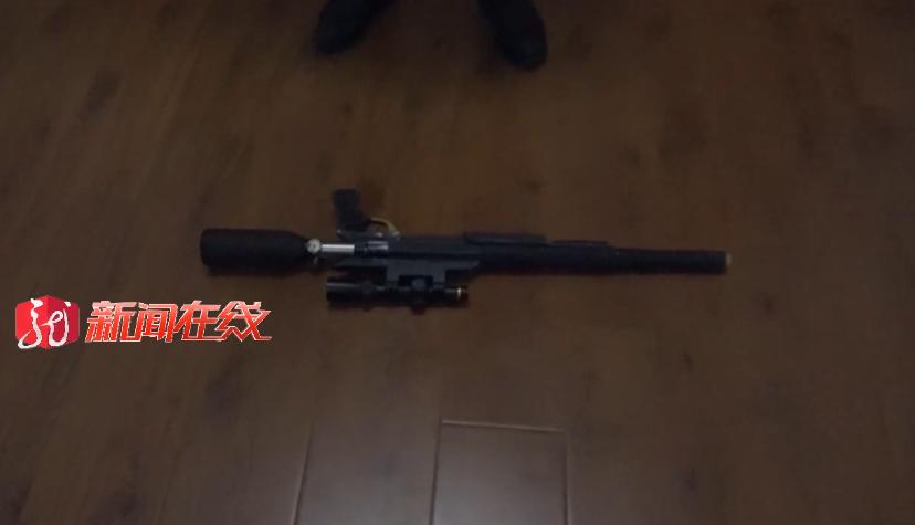 男子网购配件被抓,男子买零件自己装枪支被抓