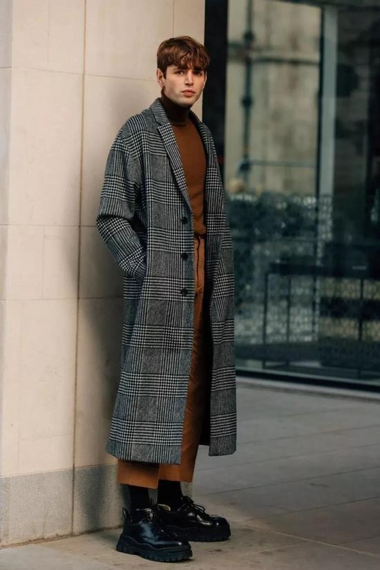 男士宽松大衣怎么穿搭好看,男士大衣搭配衣服技巧