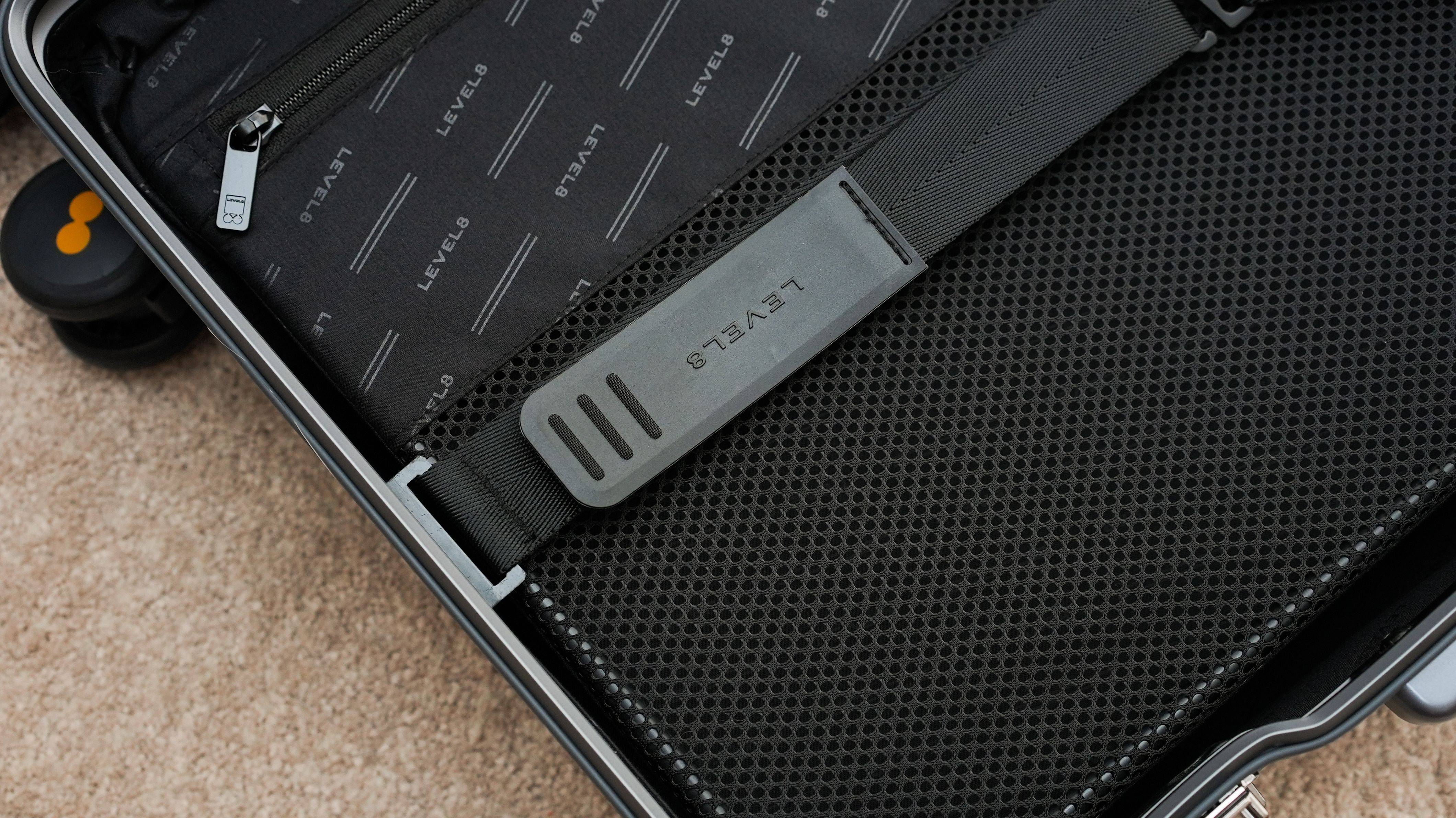 外交官行李箱和地平线8号哪个好 (3天旅行适合多大的行李箱)