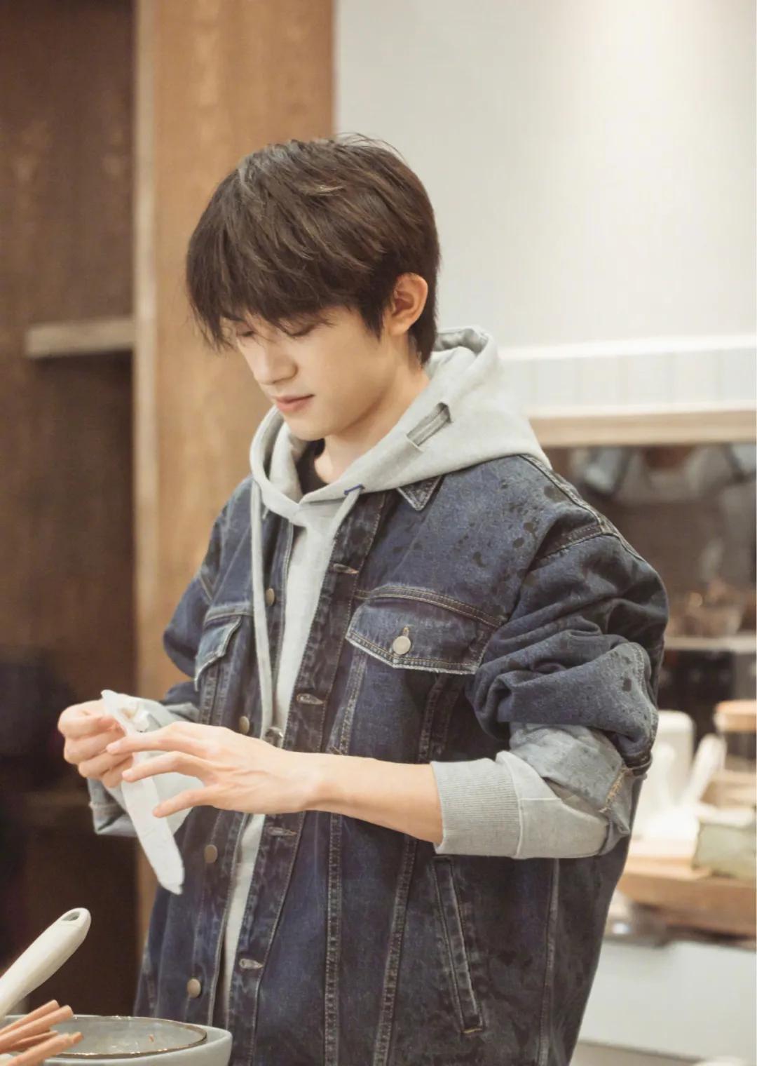 易烊千玺和谷爱凌的妈妈,谷爱凌妈妈怎样培养女儿天赋