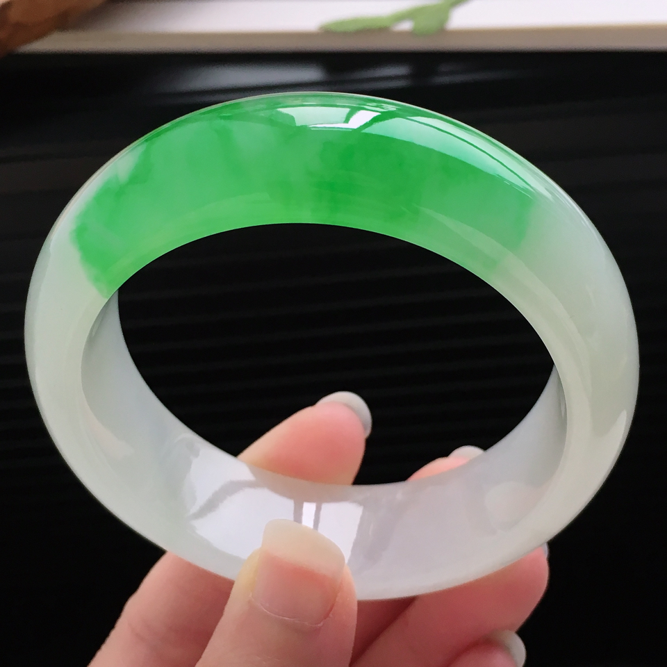 2500块钱的冰种翡翠有收藏价值嘛,500块钱的翡翠和5000块钱的翡翠