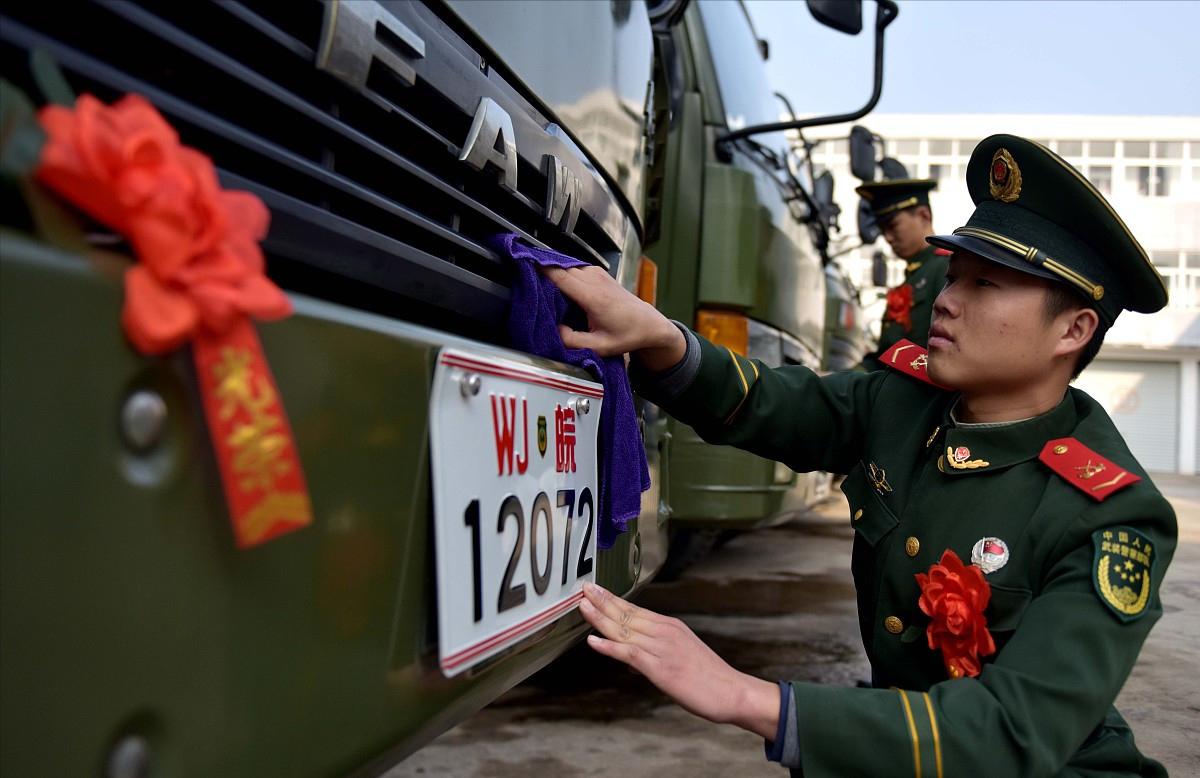 八年兵转十二年兵容易吗,现在当两年兵能拿多少钱