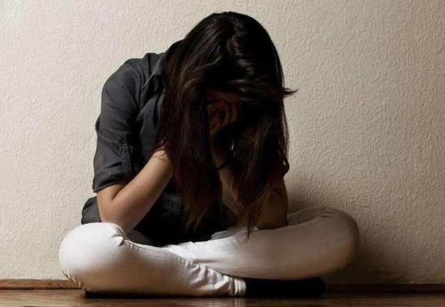 23岁女大学生，为给父亲治病上门做“生意”，每次收500到1000元