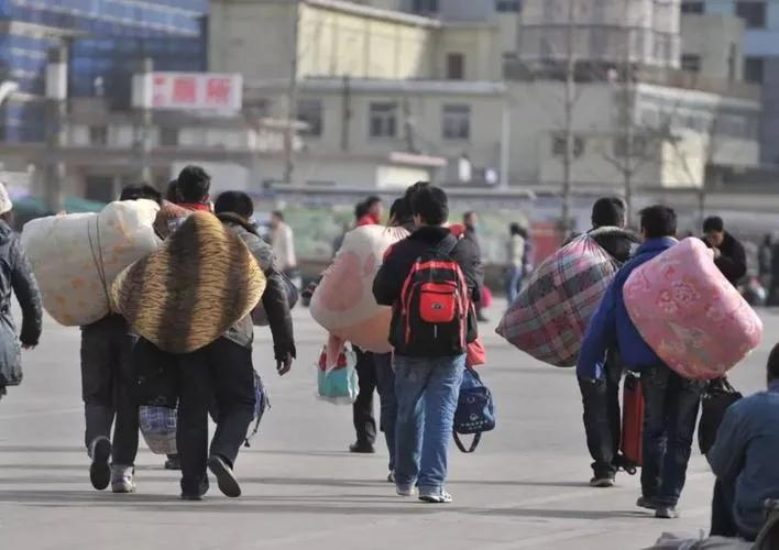 为什么农村人宁愿贫穷也不种地,为什么现在农村人都不愿意种地