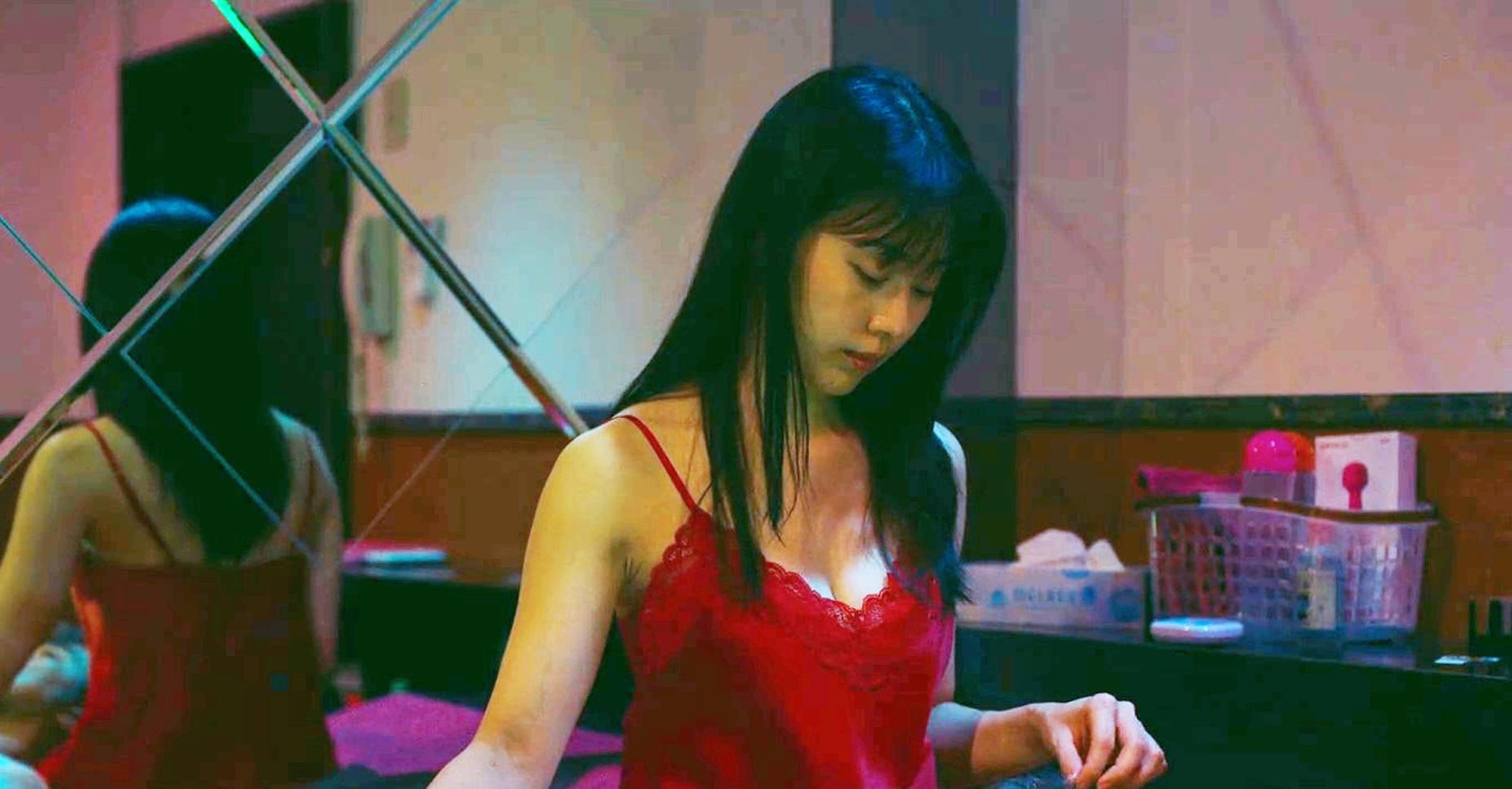 冲上热榜第2，风俗店“头牌”再就业，竟被日本人拍得如此好看