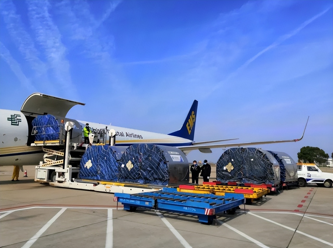 飞机上免费提供的物品,飞机上可以要空姐的私人物品吗