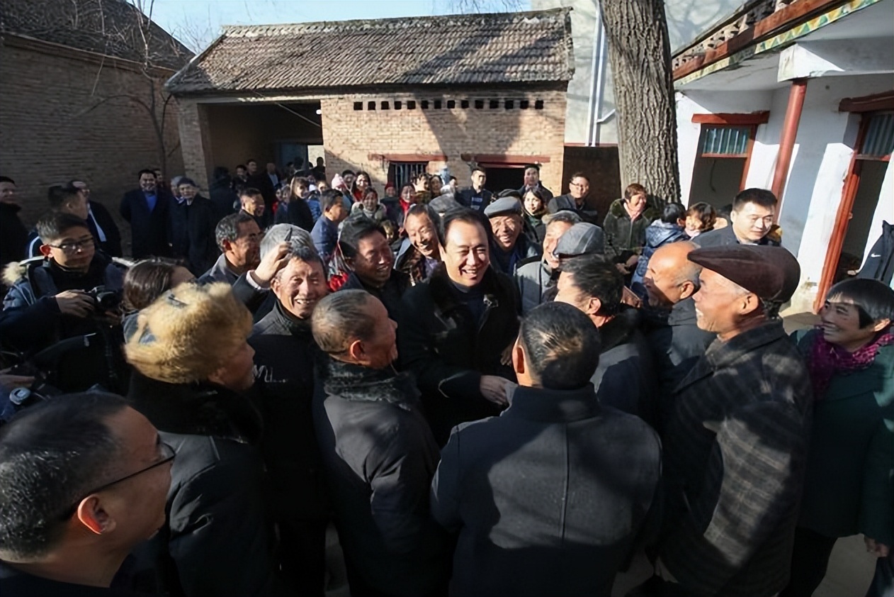 许家印老房子的一副对联,许家印对联花开富贵