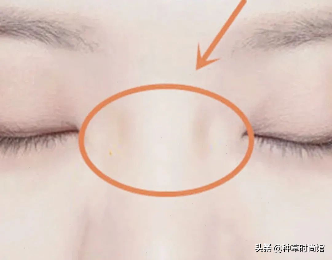 女孩问戴眼镜和不戴眼镜有啥区别,戴眼镜和不戴眼镜女生对比图