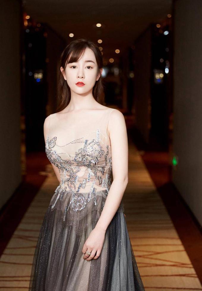 因整容毁掉前途的女星,整容改命的五位明星