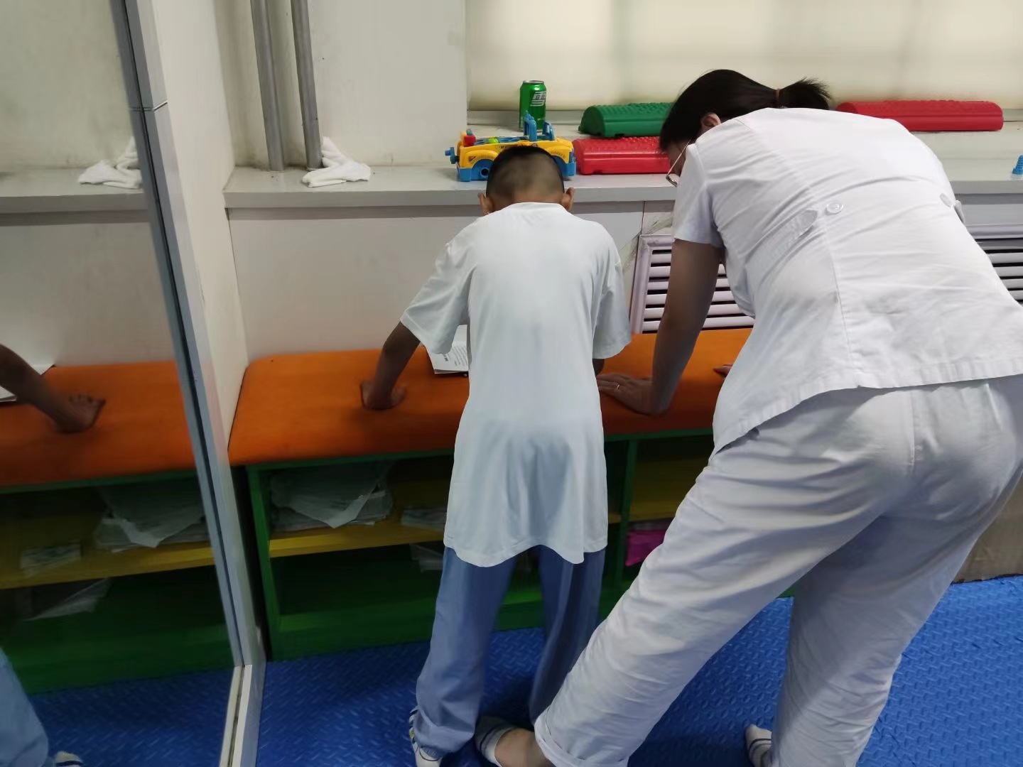 教孩子穿袜子要教半个月，男从业者难以启齿自己的工作…儿童康复治疗师：不认可是服务人员，我们希望被看见