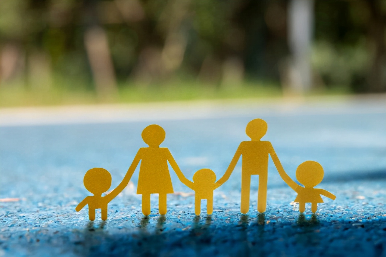 究竟要不要生三胎？有位专家说到点子上了，当了父母后才深有体会