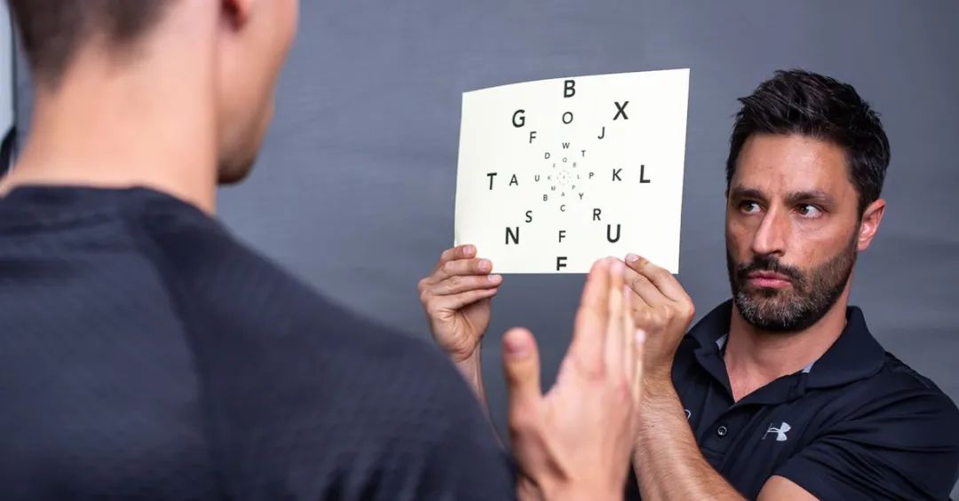 足球逆向思维训练,足球空间识别能力训练方法