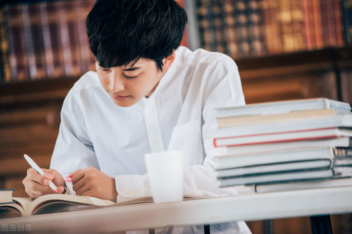 小孩子读课外书读了不知道讲什么,孩子读课外书有哪些需要家长纠正