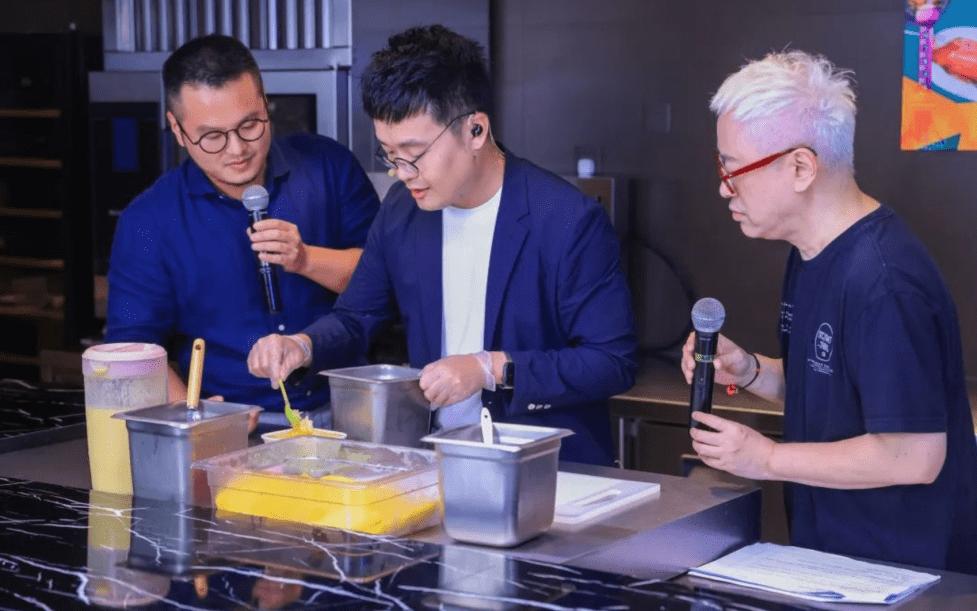 恢复堂食后,满记甜品迅速成为沪上爱吃人士的选择