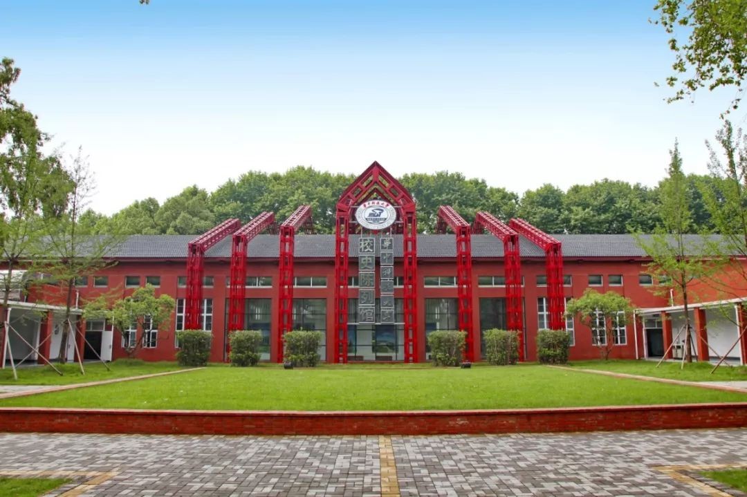 华中科技大学为什么能被称为“低调的王者”，就因为它与世无争？