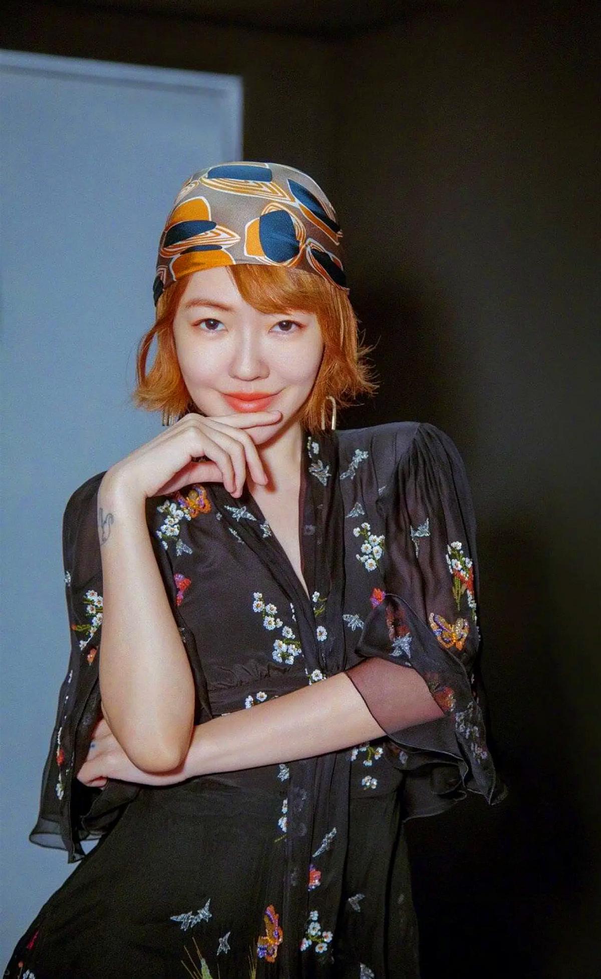 小S早年综艺被扒,竟当众给日本人舔脚!网友:隔着屏幕都想吐