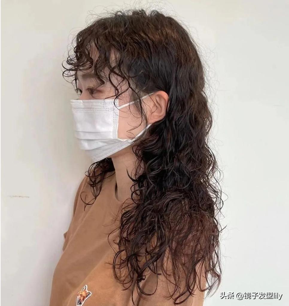 女士中短卷发发型图片大全,脸大脖子短中年女士适合什么发型
