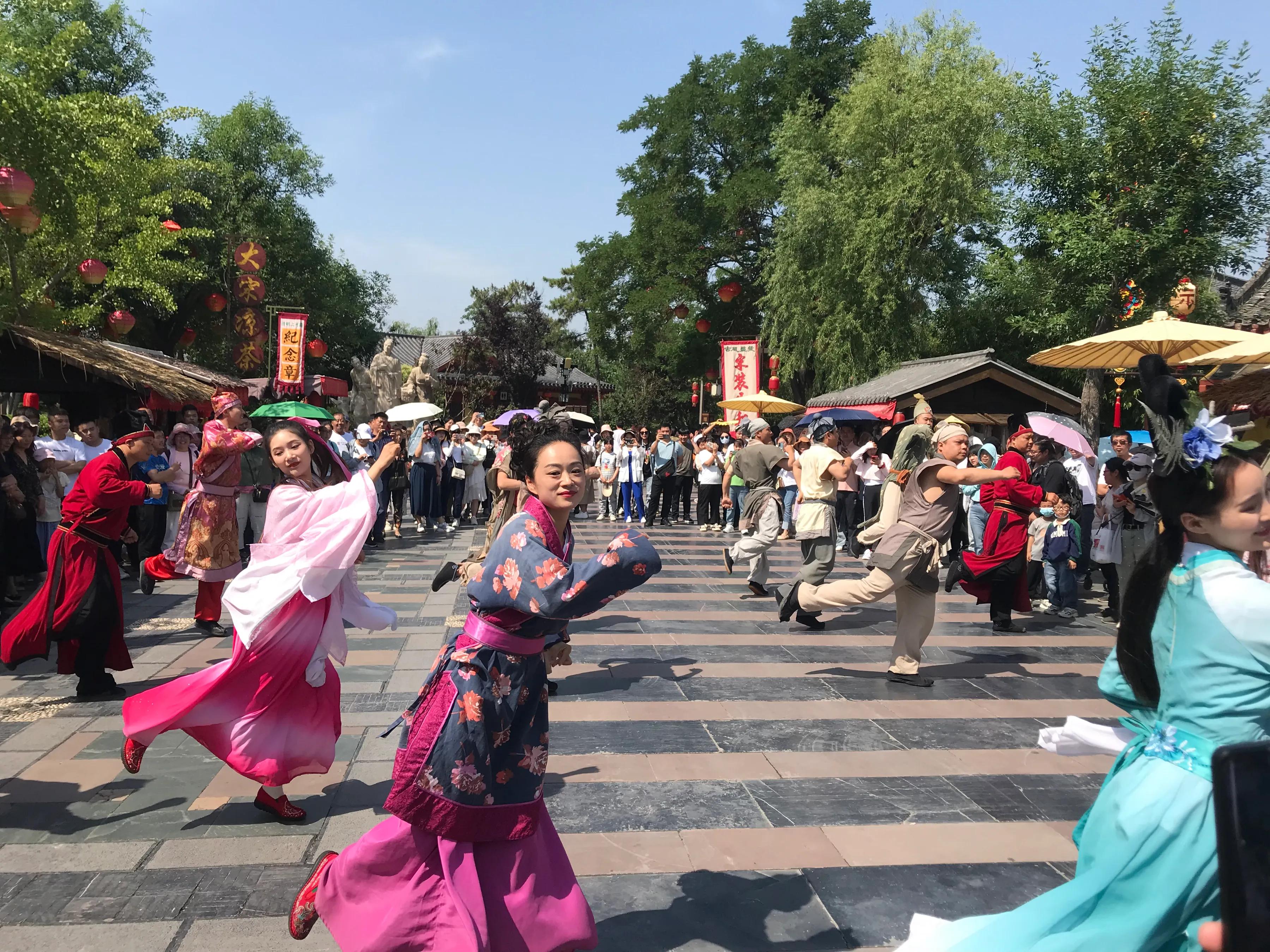 开封清明上河园吃饭攻略,开封四味菜哪家最正宗地址