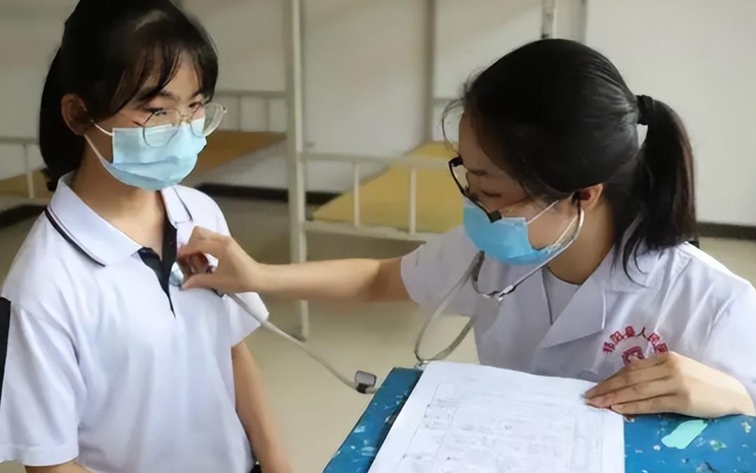 高中体检尺度太大，实在接受不了脱*裤内**，男同学：你是没经历兵检