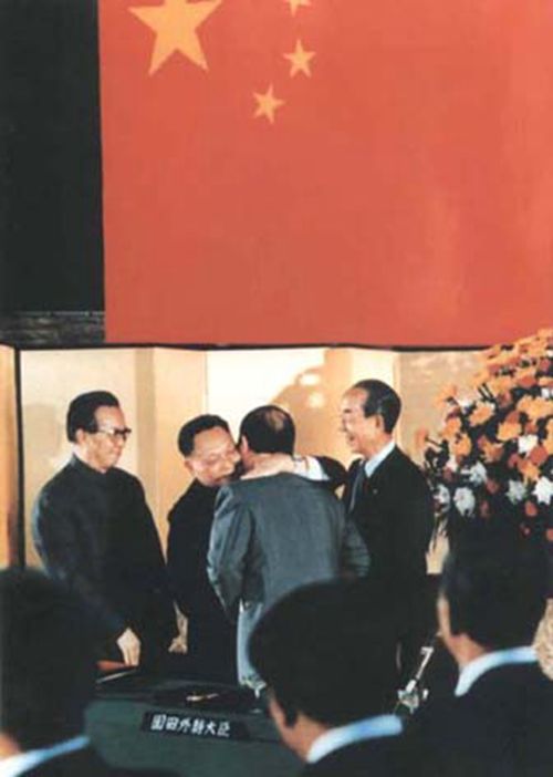 1978年日本记者刁难*小平邓**，问*鱼岛钓**属于哪国，邓公：交给后代吧