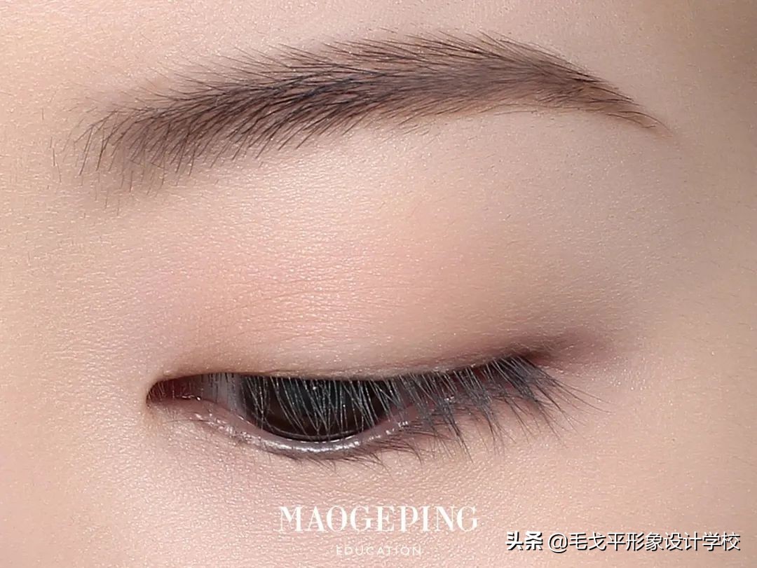 眼妆画着有点脏是什么原因,眼妆显脏是什么原因引起的