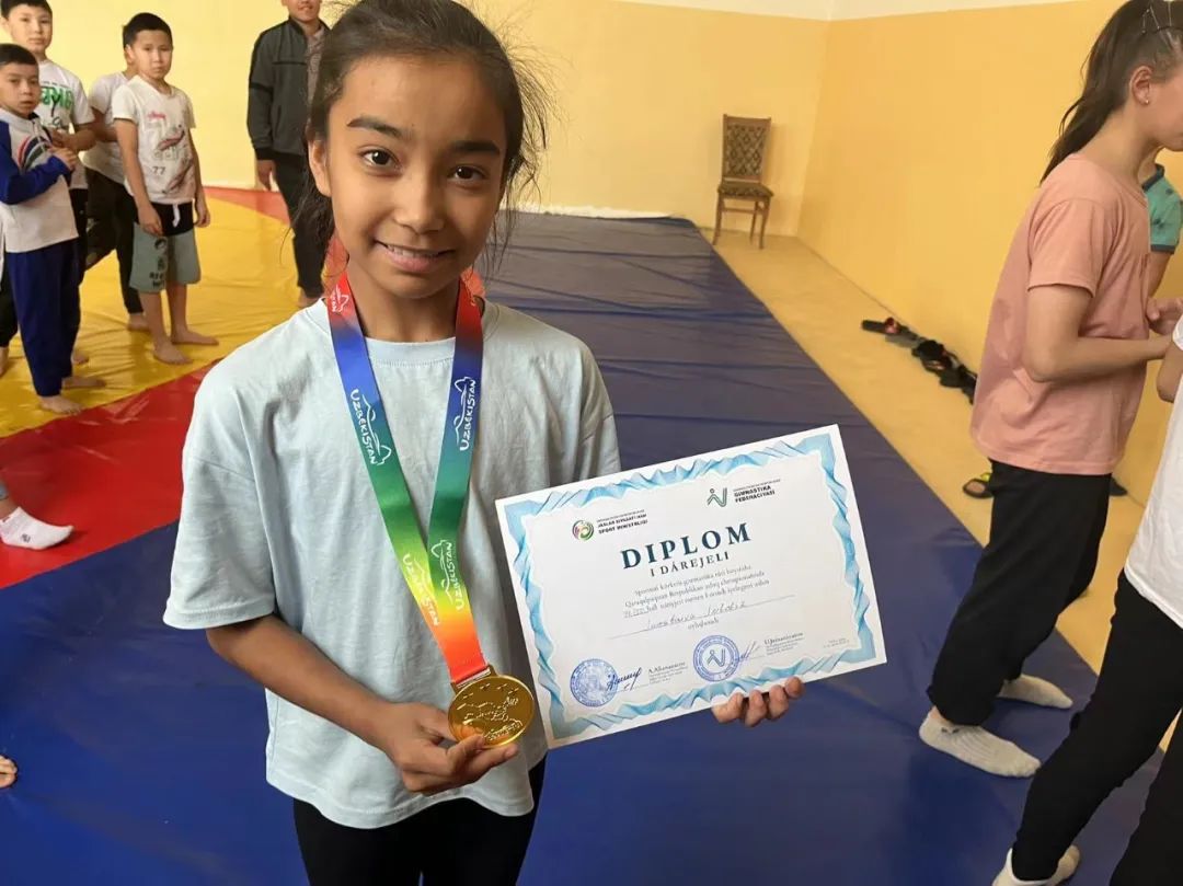 在塔什干,在帕米尔高原与塔吉克人同生活