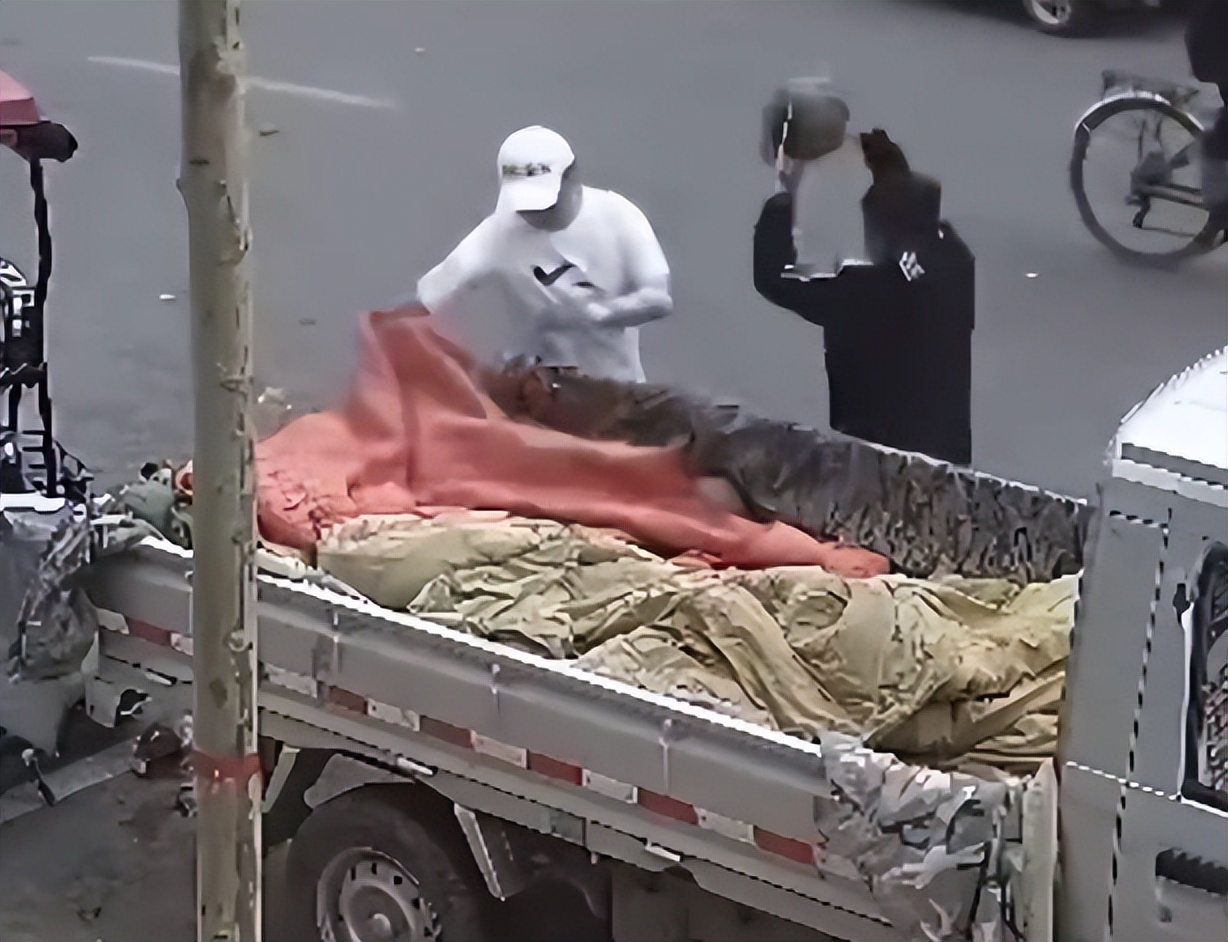 城管砸西瓜执法遇到警察,西瓜摊贩抗拒城管执法后续