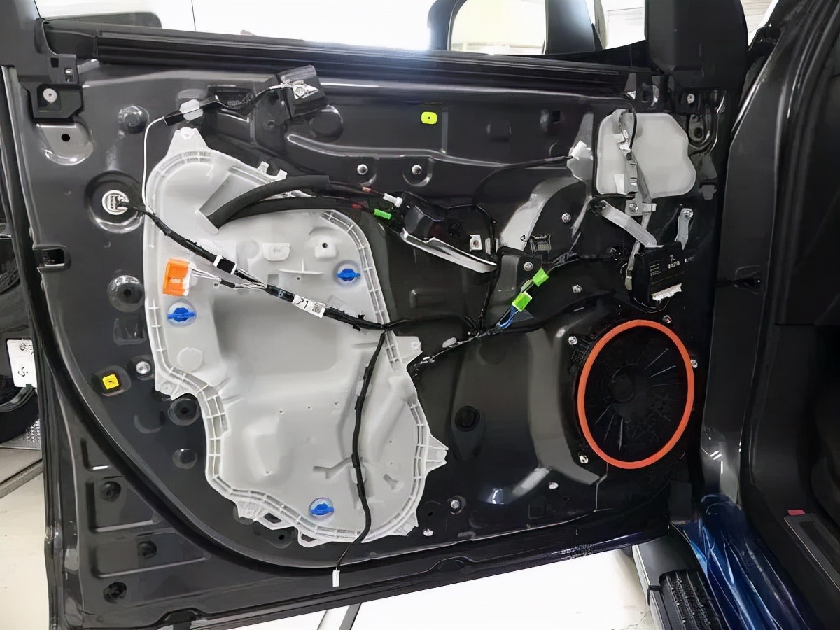 换掉原车JBL音响，丰田兰德酷路泽300升级声丽创音扬声器