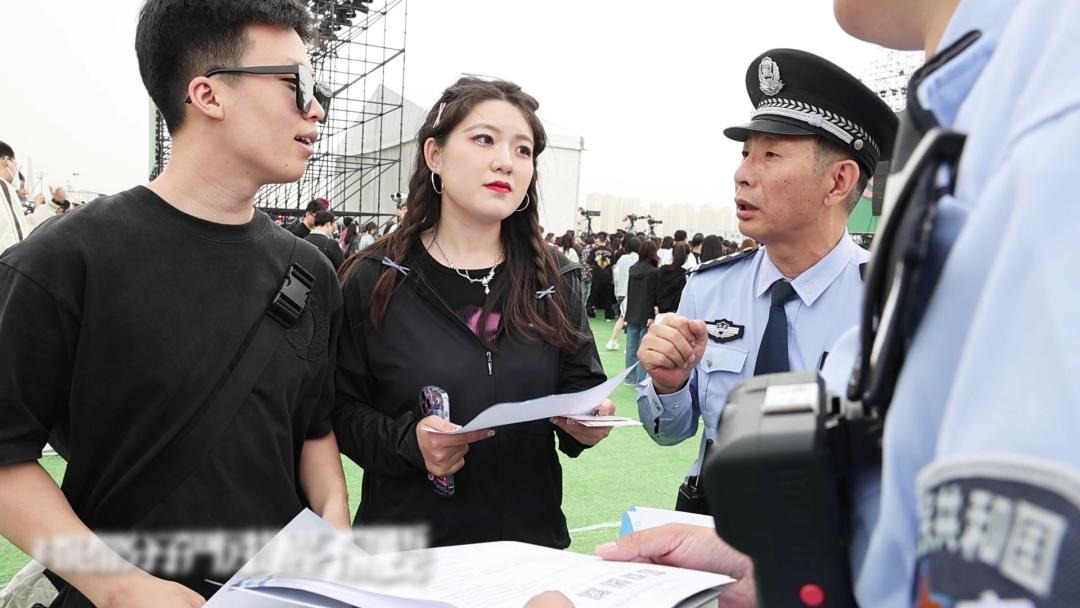 网红火出圈的交警,火出圈的民警回应意外走红