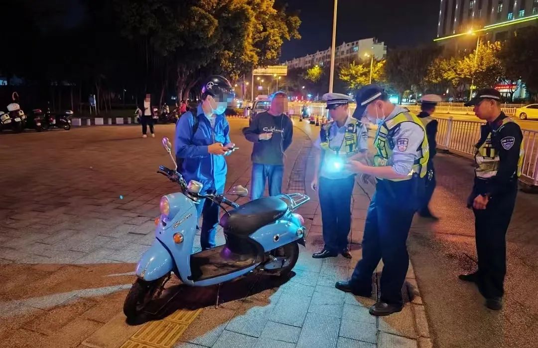 在柳州电动车上什么牌是正规的,柳州电车牌照怎么区分真假