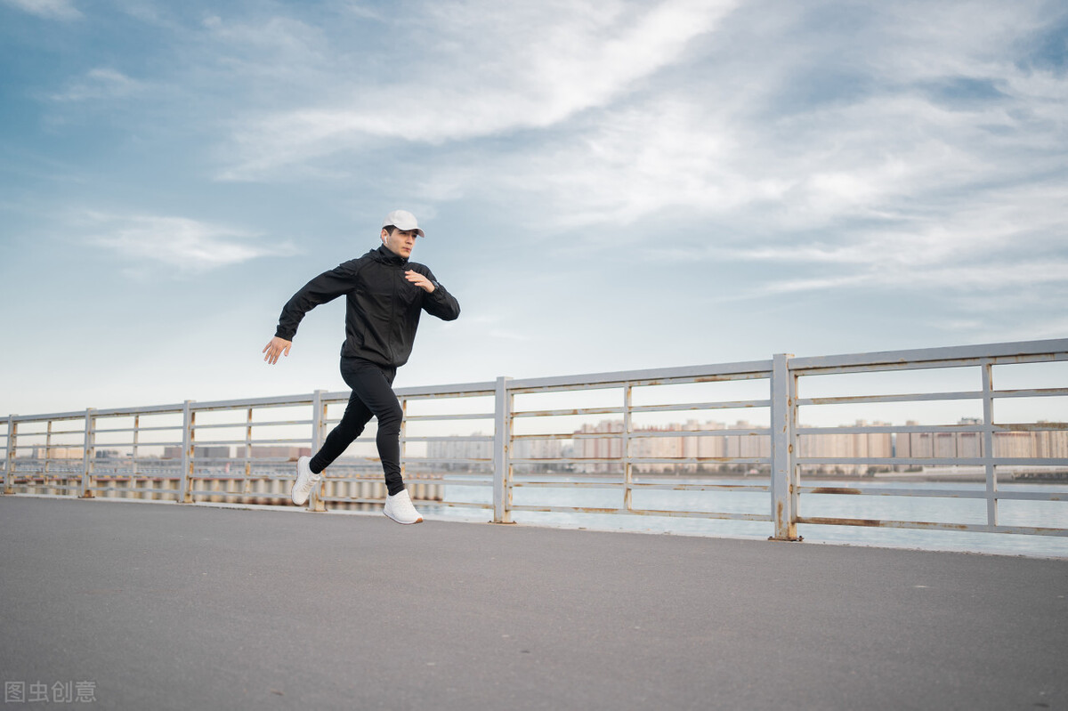 觉得苦吗自己嚼嚼咽啥意思,觉得苦吗自己嚼嚼咽了出处