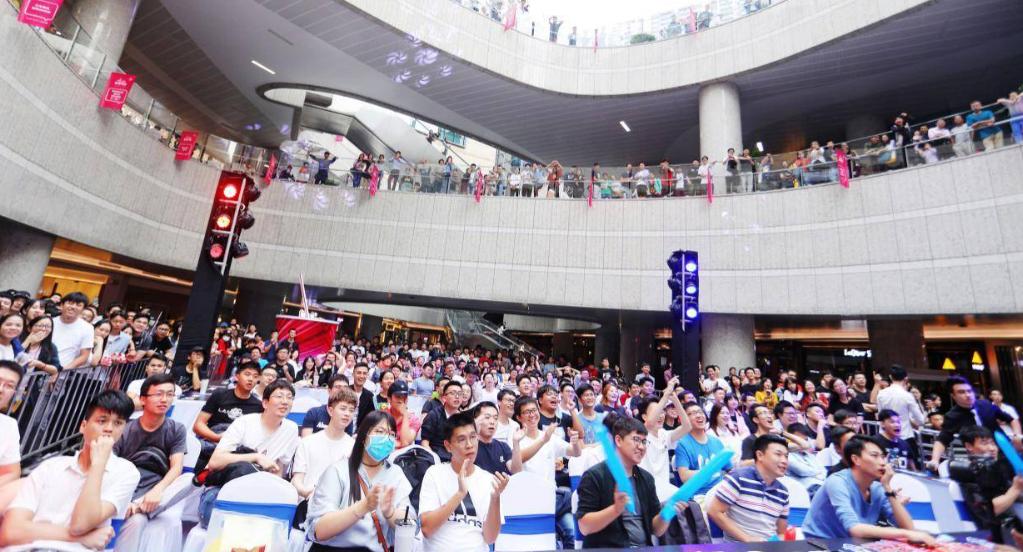 青少年应该如何正确看待偶像崇拜,应该制止学生的偶像崇拜行为吗