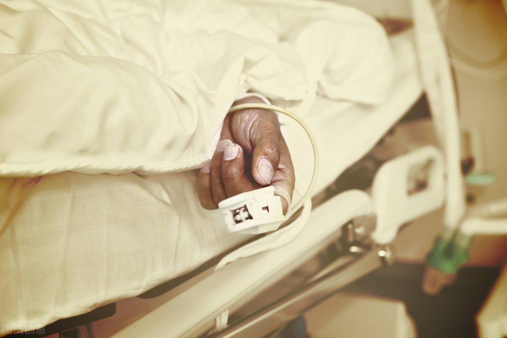 老人即将离世前亲人会有什么征兆,亲人离世前有啥征兆