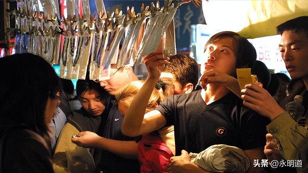 成都本地人常去的小吃街春熙路,成都2001年春熙路夜市视频