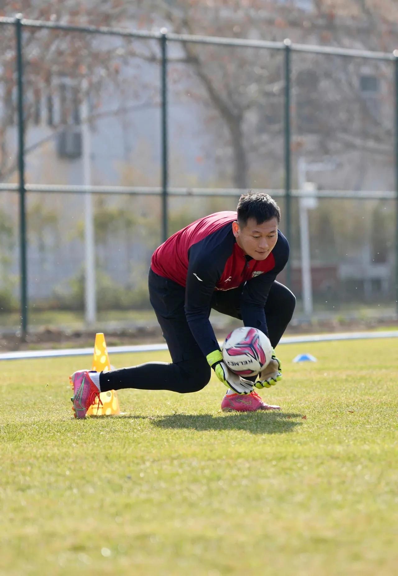 陕西长安竞技现有球员们继续在丈八基地进行赛季前的备战训练