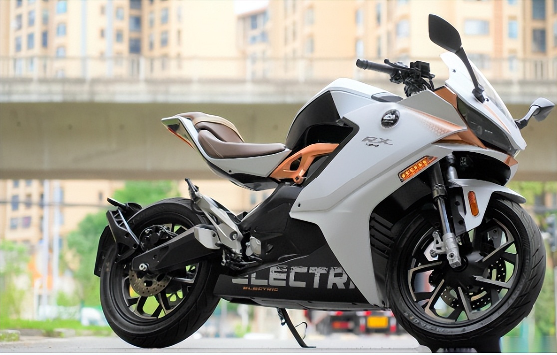 钱江推出高速电摩OAO,搭载17寸轮毂,最大续航200km,极速105码