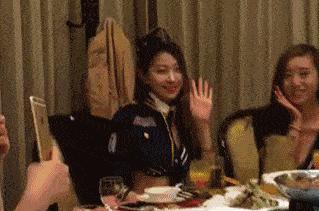 女生在公共场合故意让你难堪,现在的女生一点自知之明都没有