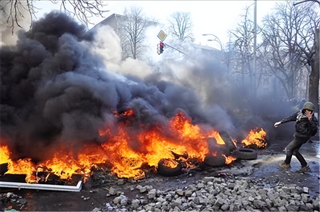 台湾真的备战才能避战？张秀叶：靠买美国*器武**避战如同蚍蜉撼树