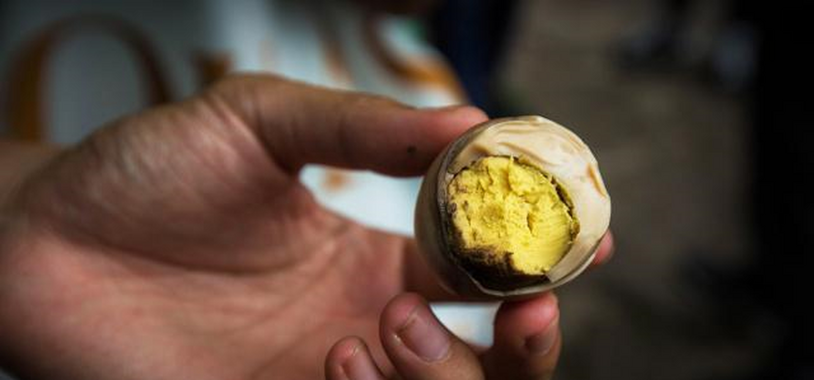 继吃不起茶叶蛋、凤梨后，台媒又出新言论：大陆穷到喝不起白酒