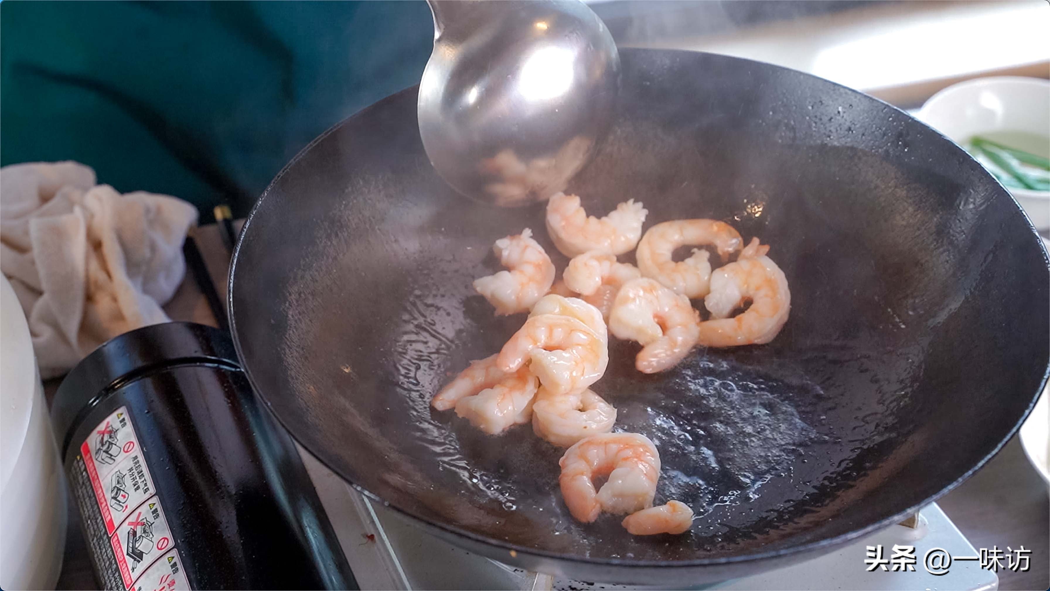 白玉菇炒肉好还是炒虾好呢,白玉菇大虾怎么做好吃