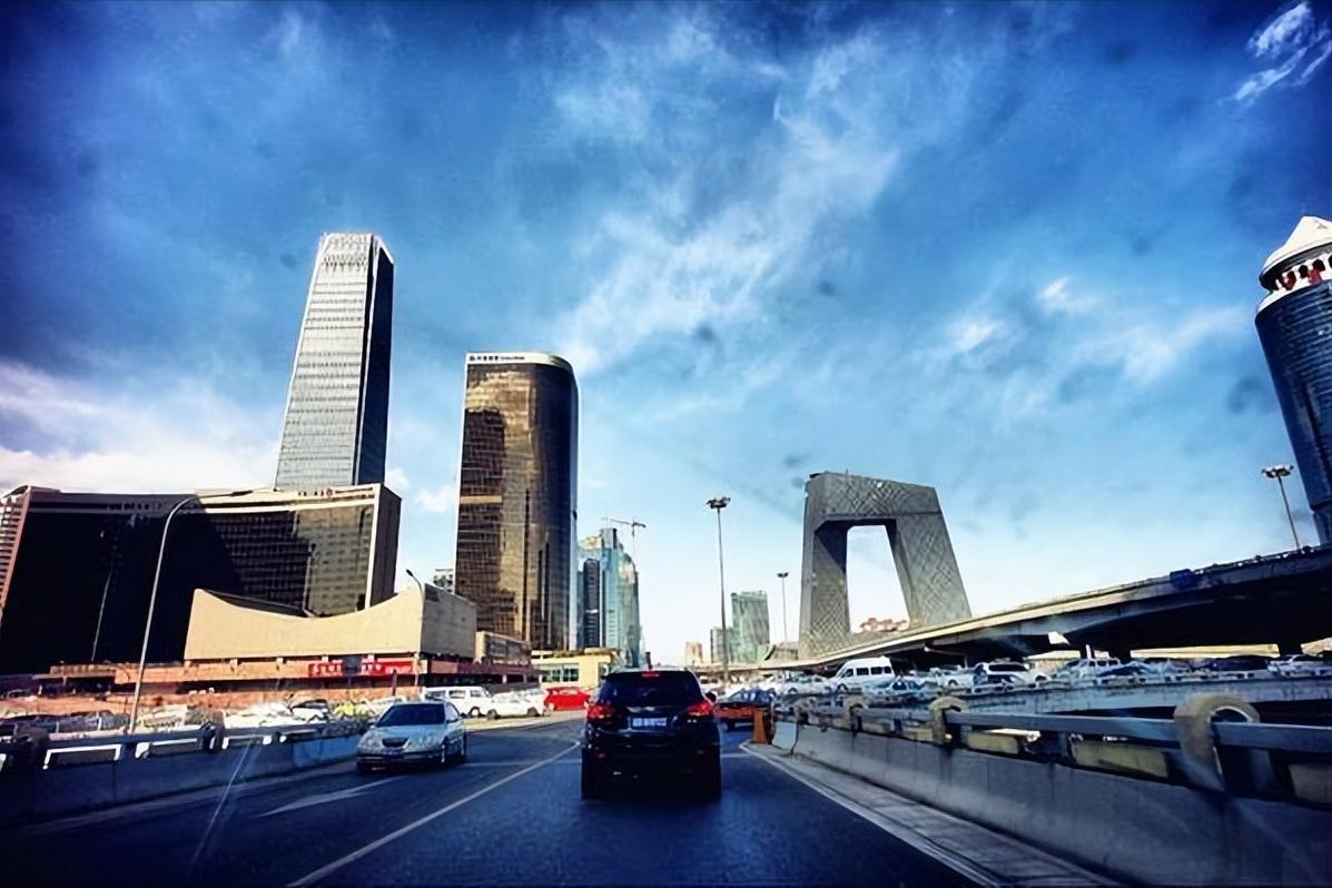 央美毕业生扮名媛21天遭保安搭讪,女大学生假扮名媛原视频