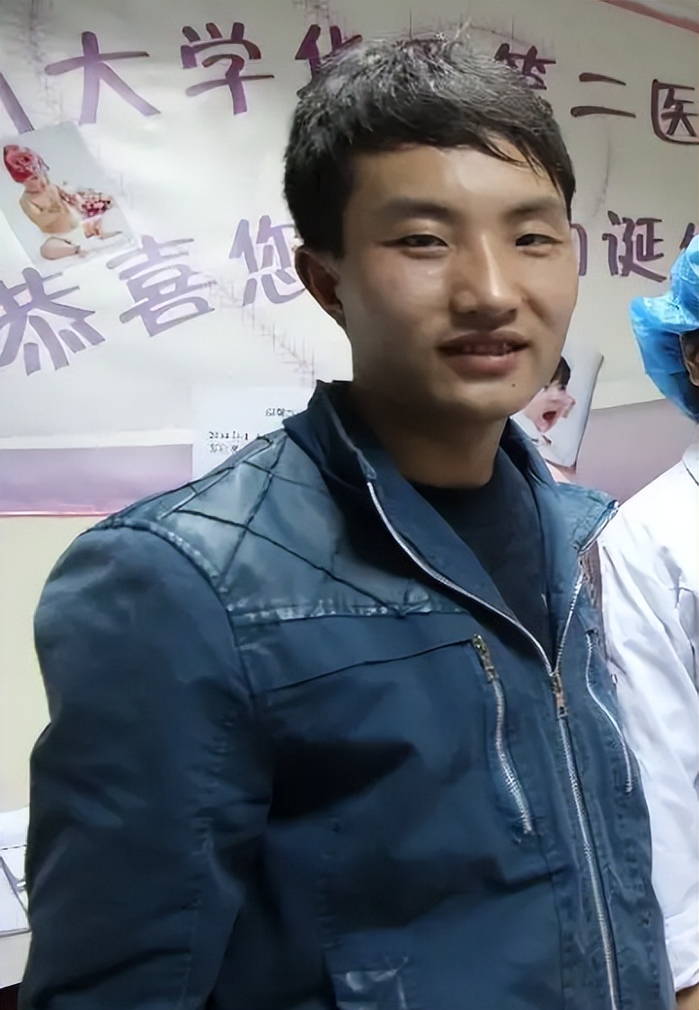 汶川地震女孩魏玲,2008汶川地震女孩魏玲