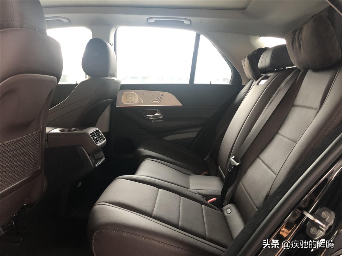 gle450奔驰新款2024款豪华版实测,gle450奔驰新款2024款是大型suv吗