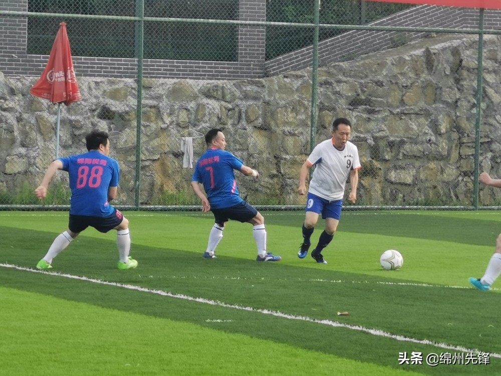 足球赛事以球会友,以球会友强身健体