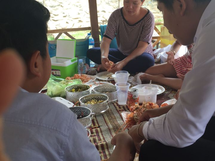 东*姑北**娘国外旅游，小7岁导游对她念念不忘，两人结婚5年后怎么样