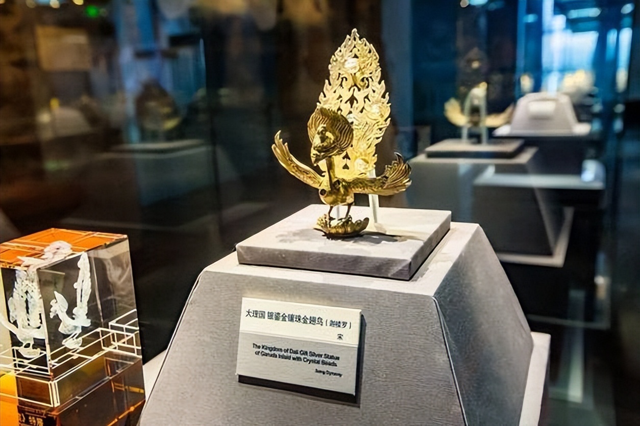 《金翅雀》内容赏析,金翅雀的描述