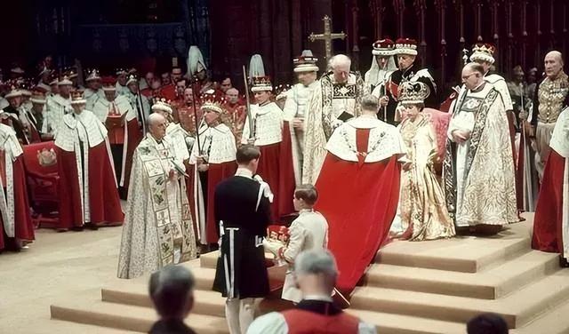 英女王伊丽莎白二世一生照片,英女王伊丽莎白二世的一生